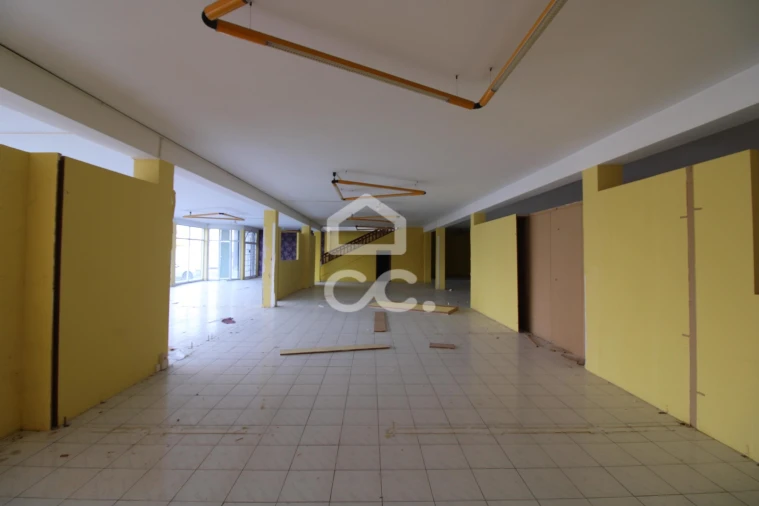 Armazém para Venda em Vila Verde da Raia Foto 16
