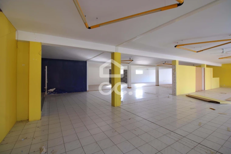 Armazém para Venda em Vila Verde da Raia Foto 9