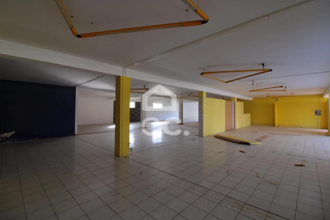 Armazém para Venda em Vila Verde da Raia Foto 8