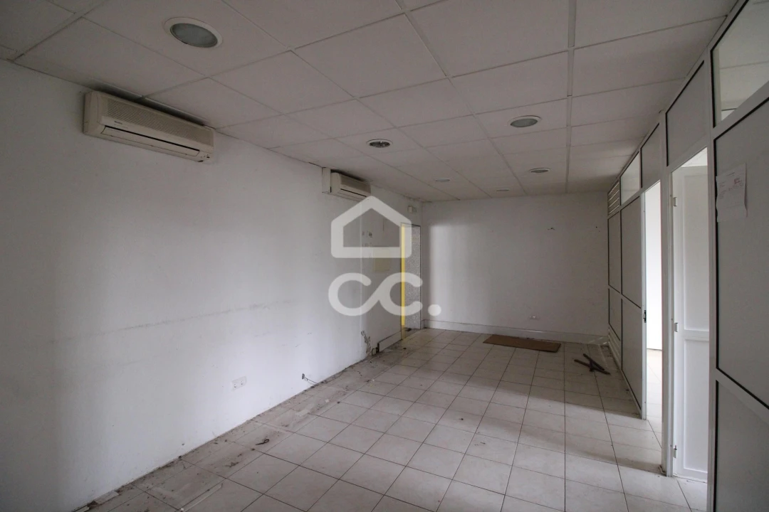 Armazém para Venda em Vila Verde da Raia Foto 26