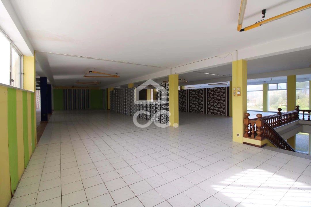 Armazém para Venda em Vila Verde da Raia Foto 28