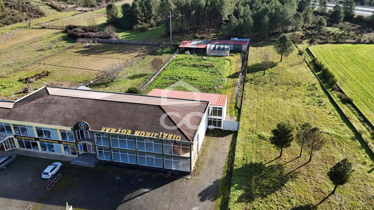 Armazém para Venda em Vila Verde da Raia Foto 54