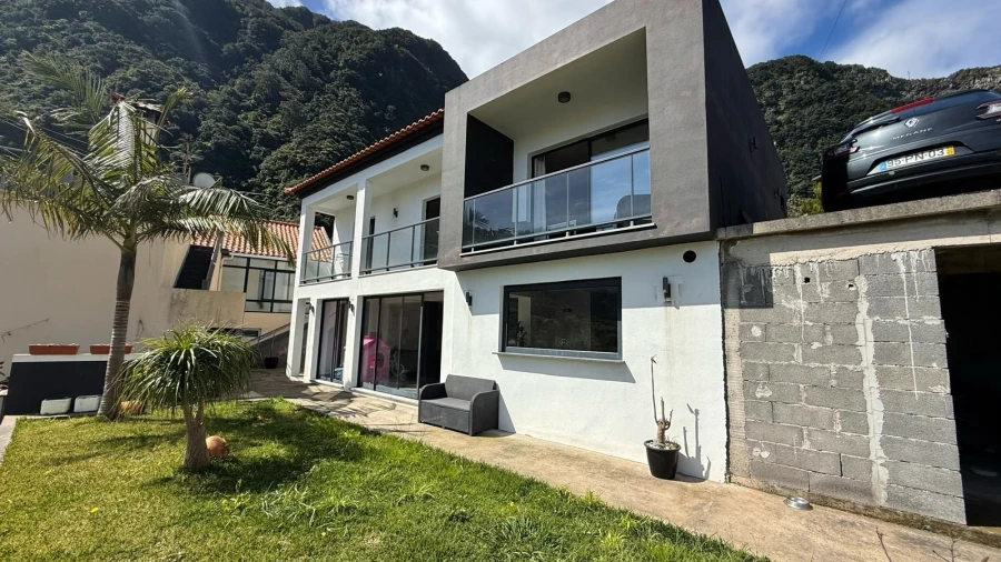 Moradia T3 para Venda em Arco de São Jorge Foto 2