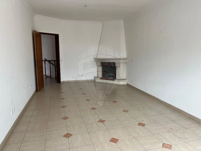 Apartamento T3 para Arrendamento em Almeirim Foto 1