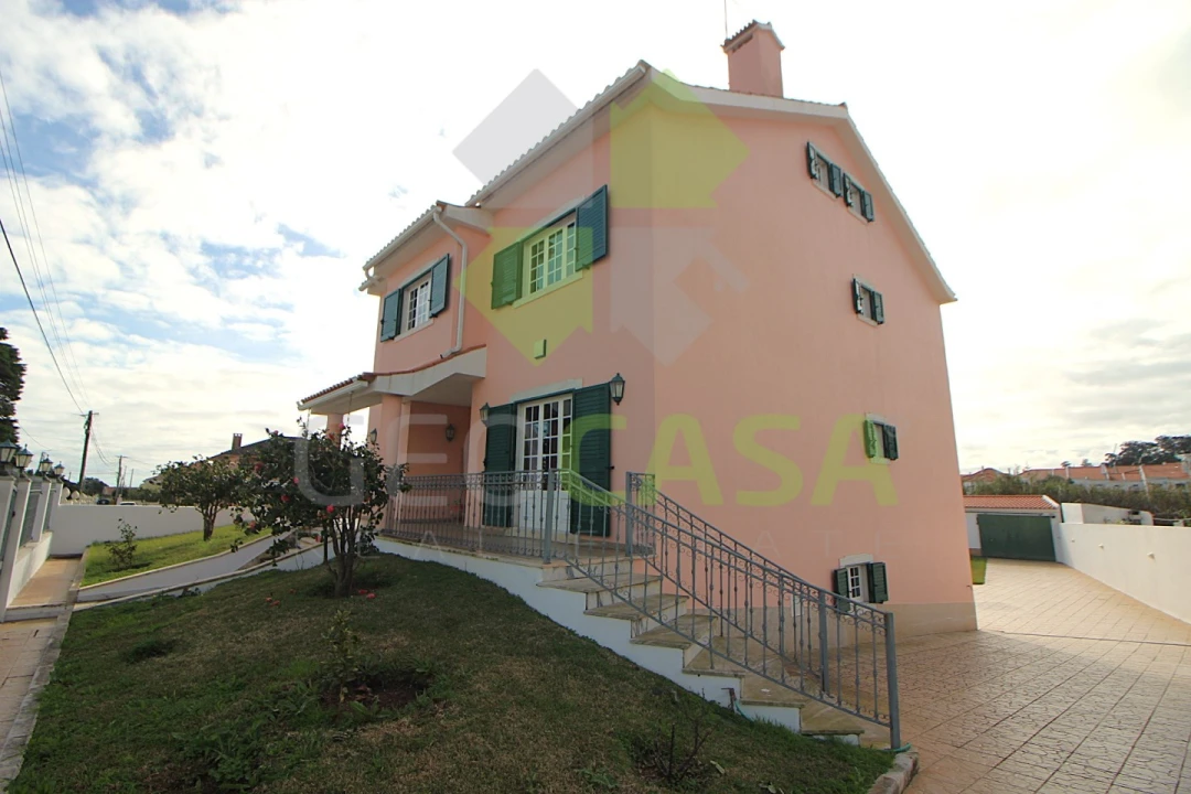 Moradia T4 para Venda em Rio de Mouro Foto 3