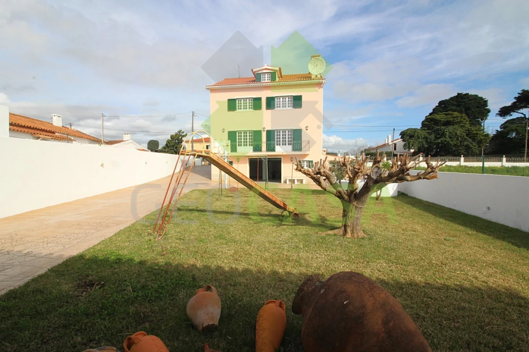 Moradia T4 para Venda em Rio de Mouro Foto 2