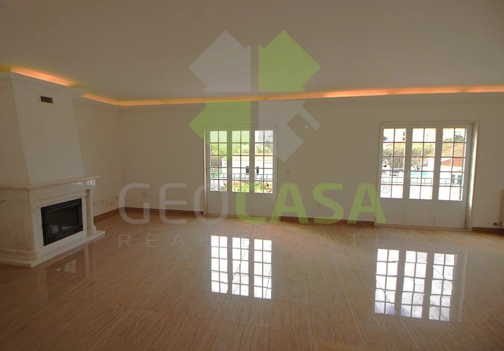 Moradia T4 para Venda em Rio de Mouro Foto 14