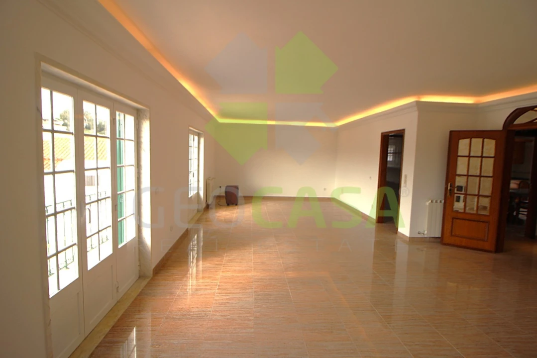 Moradia T4 para Venda em Rio de Mouro Foto 13