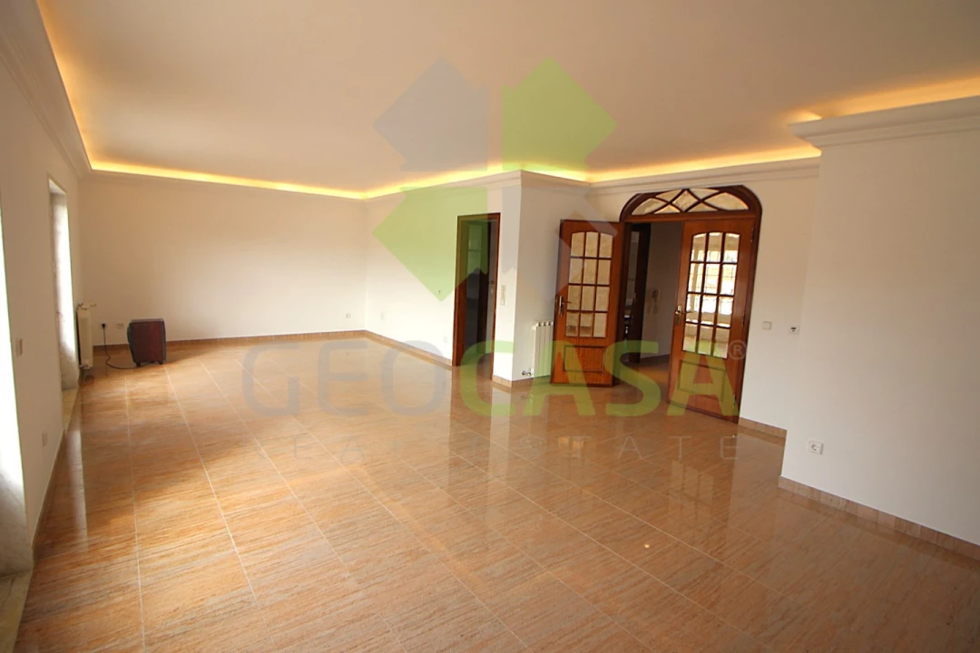 Moradia T4 para Venda em Rio de Mouro Foto 16