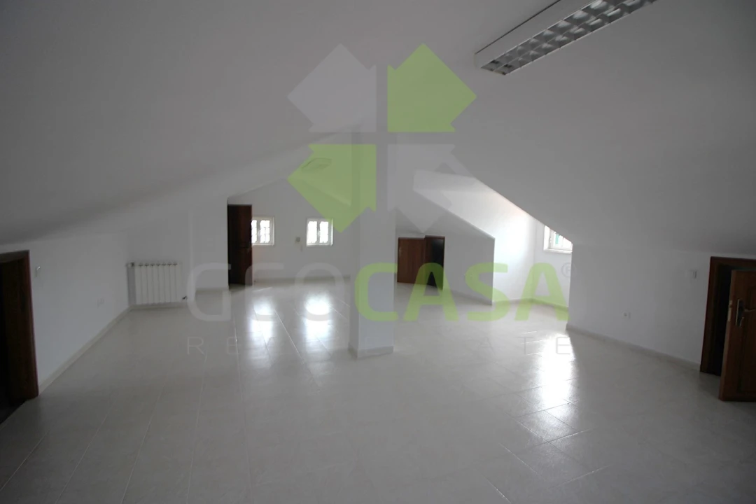 Moradia T4 para Venda em Rio de Mouro Foto 31