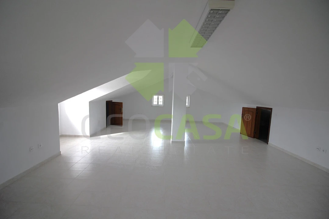 Moradia T4 para Venda em Rio de Mouro Foto 32