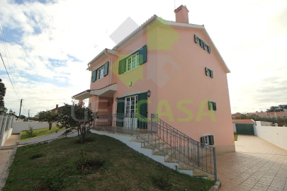 Moradia T4 para Venda em Rio de Mouro