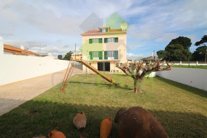Moradia T4 para Venda em Rio de Mouro