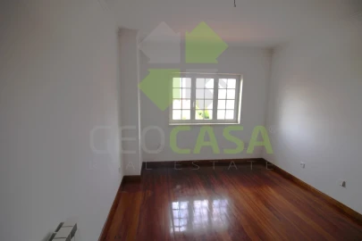 Moradia T4 para Venda em Rio de Mouro