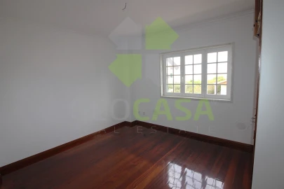 Moradia T4 para Venda em Rio de Mouro