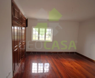 Moradia T4 para Venda em Rio de Mouro