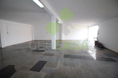 Moradia T4 para Venda em Rio de Mouro