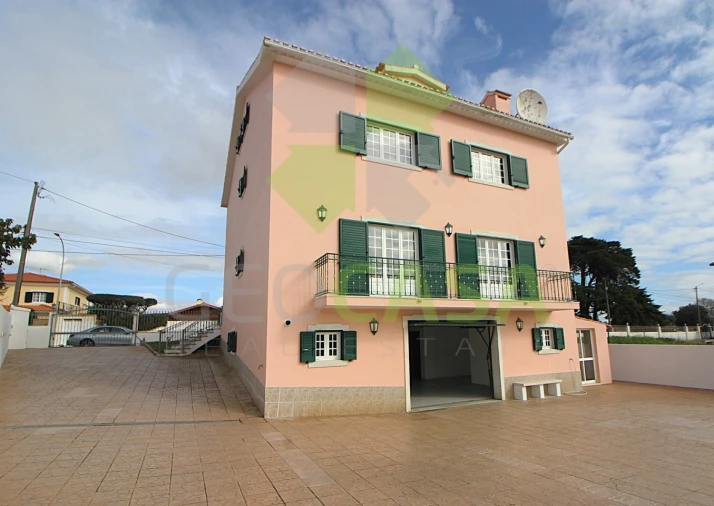 Moradia T4 para Venda em Rio de Mouro