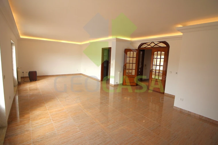 Moradia T4 para Venda em Rio de Mouro Foto 16