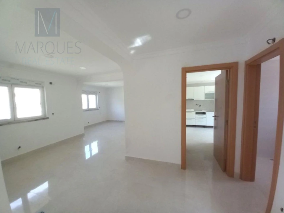 Moradia T5 para Venda em Amora Foto 1