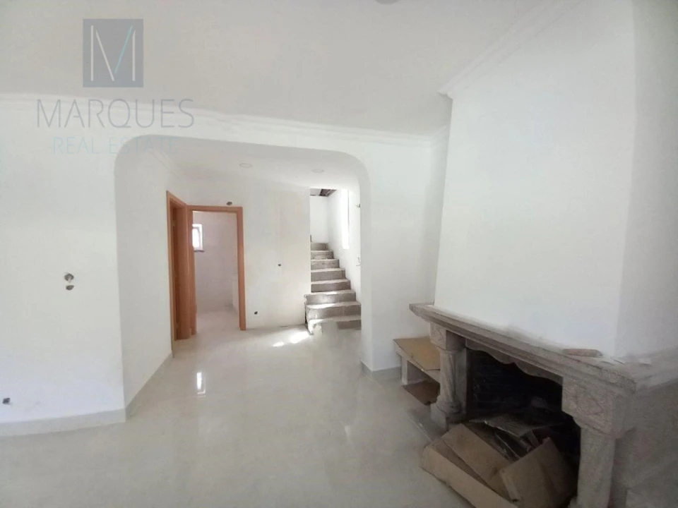 Moradia T5 para Venda em Amora Foto 3