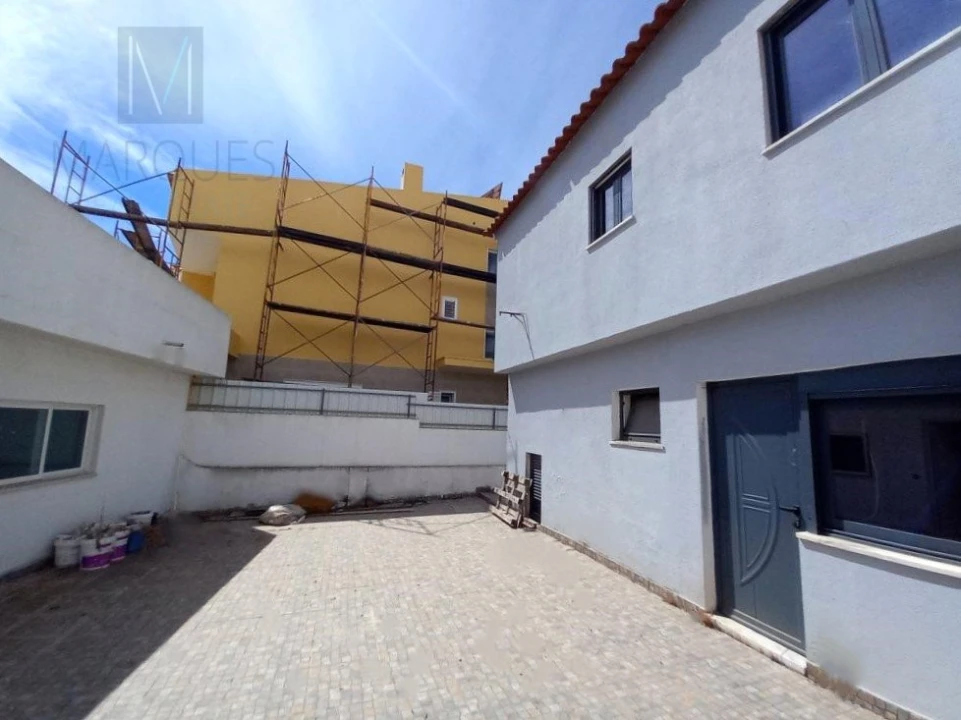 Moradia T5 para Venda em Amora Foto 8