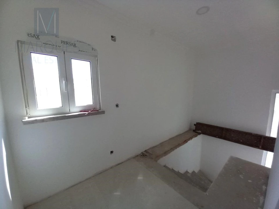 Moradia T5 para Venda em Amora Foto 12