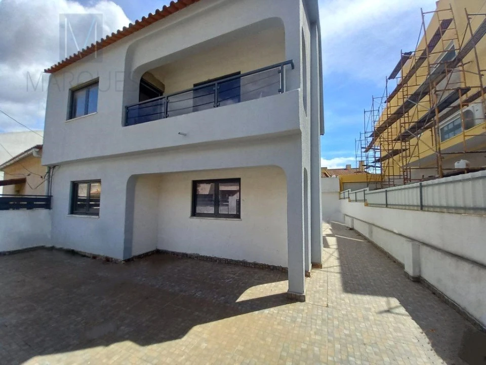 Moradia T5 para Venda em Amora Foto 25