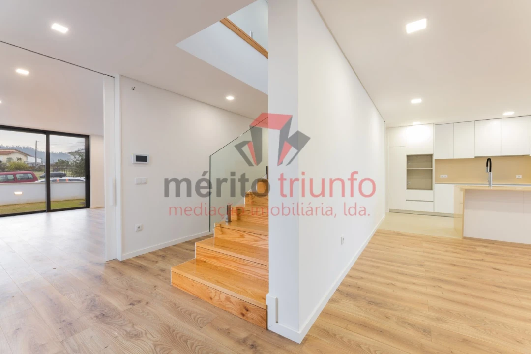 Moradia T3 para Venda em Pousa Foto 9