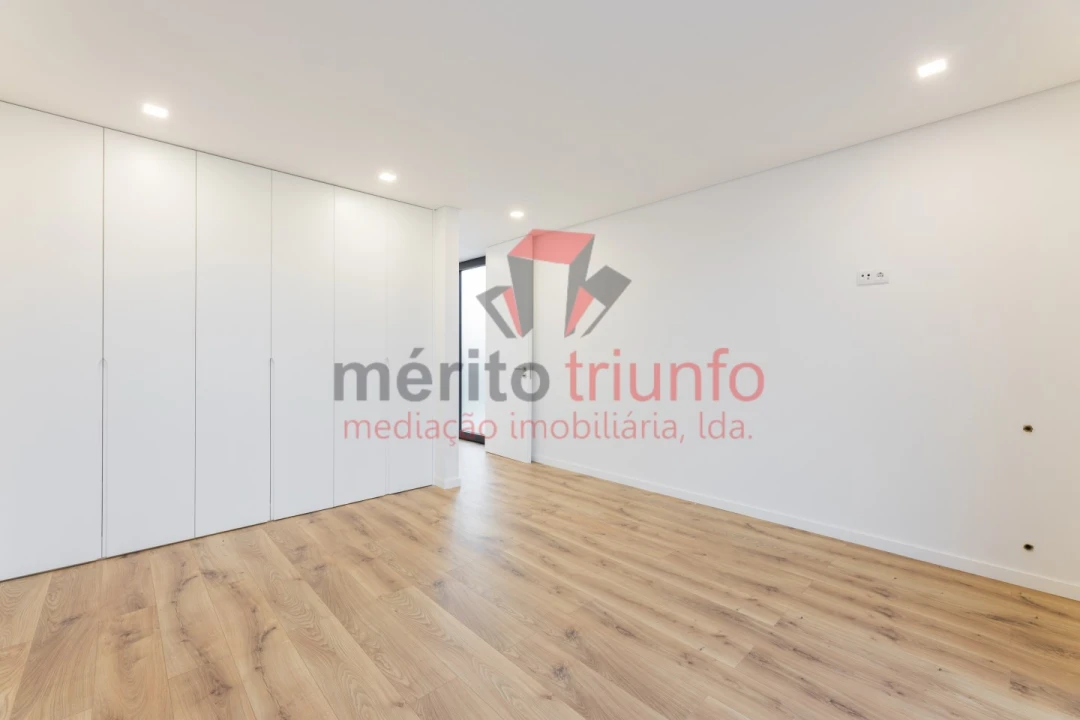 Moradia T3 para Venda em Pousa Foto 24