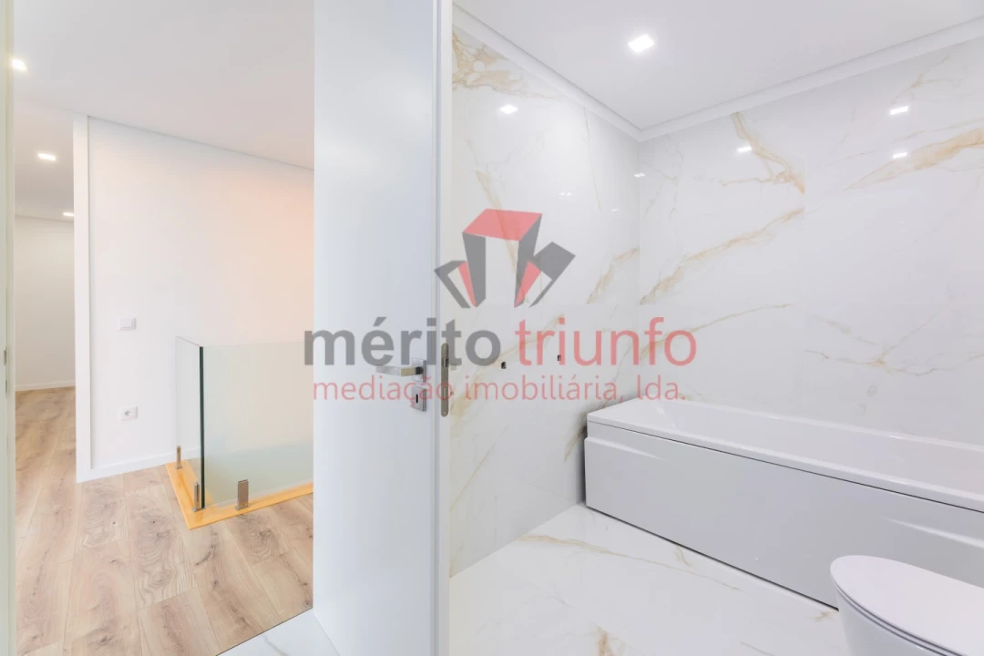 Moradia T3 para Venda em Pousa Foto 26