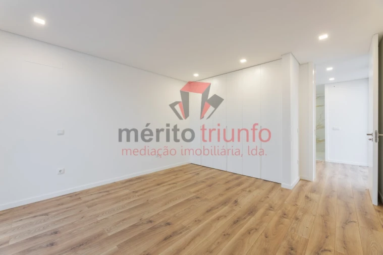 Moradia T3 para Venda em Pousa Foto 23