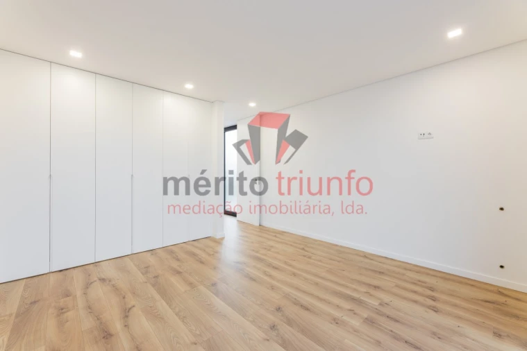 Moradia T3 para Venda em Pousa Foto 24