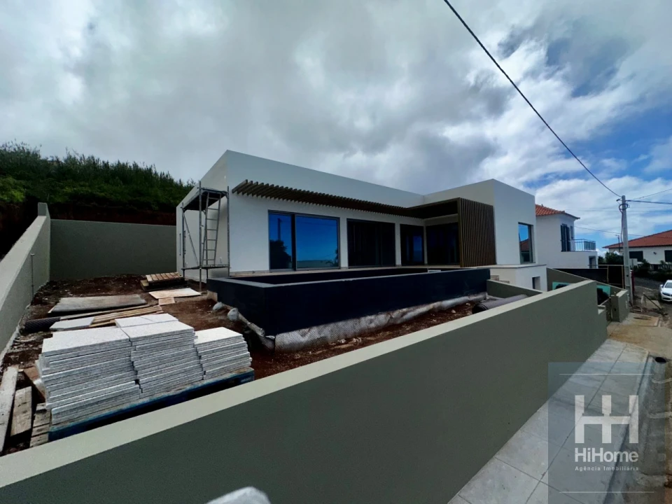 Moradia T3 para Venda em Prazeres Foto 2