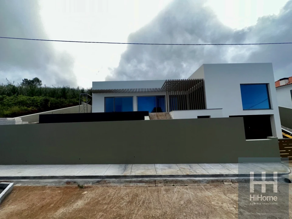 Moradia T3 para Venda em Prazeres Foto 3