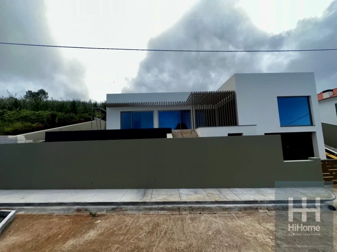 Moradia T3 para Venda em Prazeres Foto 3