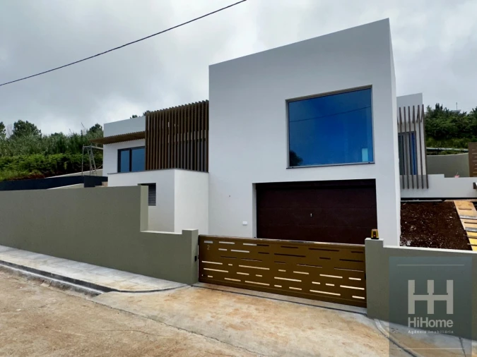 Moradia T3 para Venda em Prazeres Foto 4