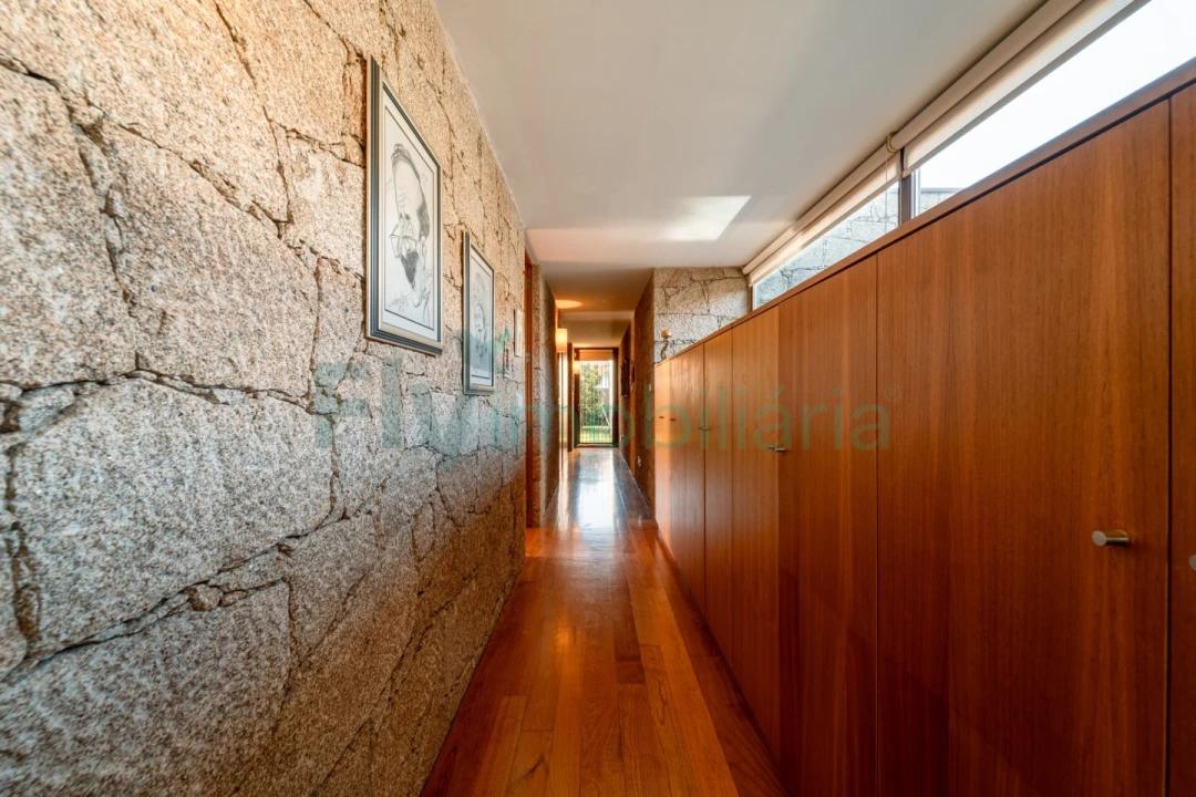 Moradia T4 para Venda em Seide Foto 18