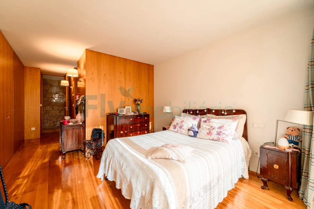 Moradia T4 para Venda em Seide Foto 32