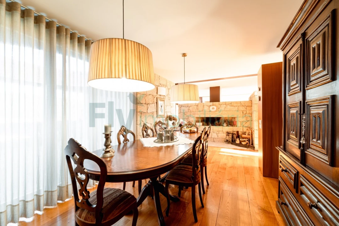 Moradia T4 para Venda em Seide Foto 44