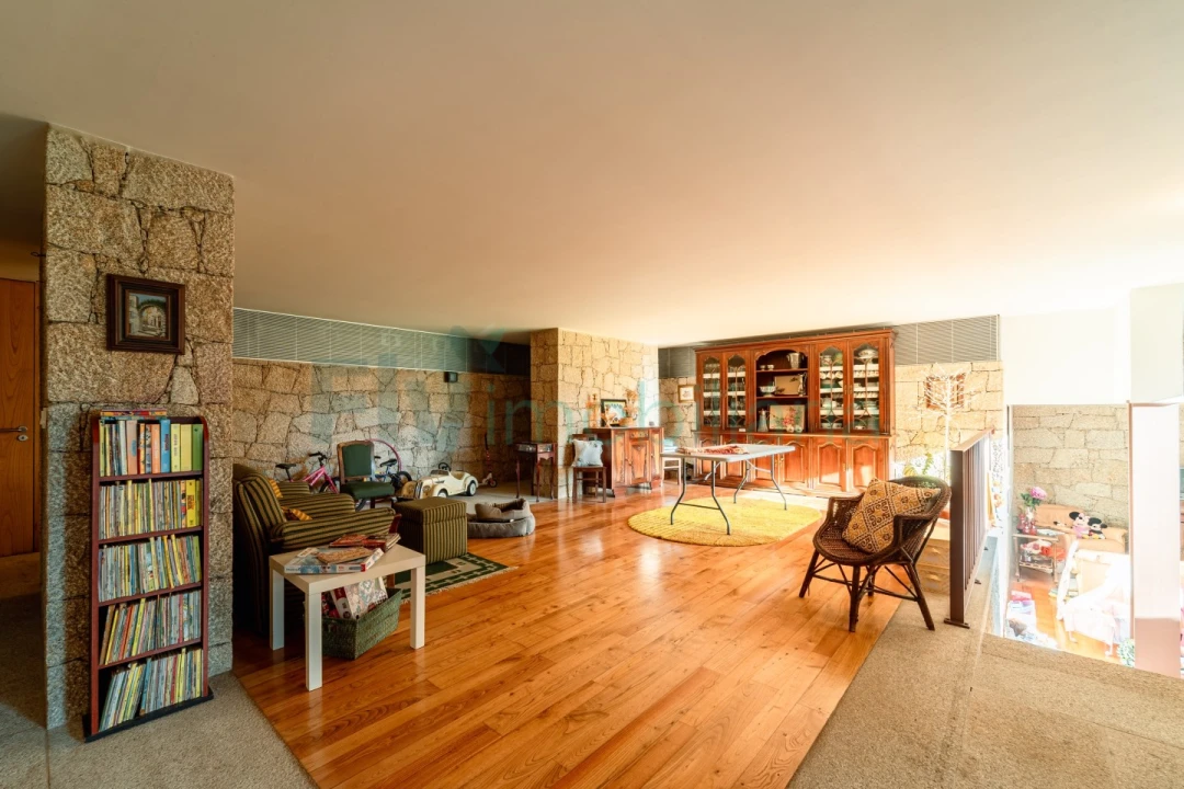 Moradia T4 para Venda em Seide Foto 51