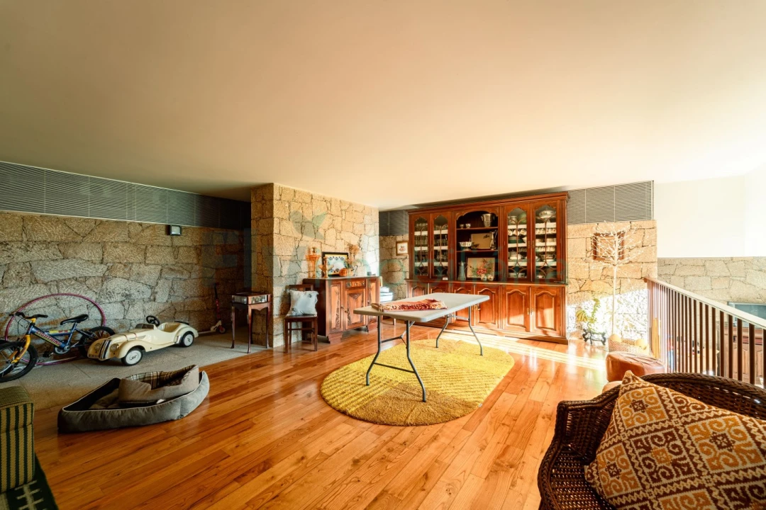 Moradia T4 para Venda em Seide Foto 53