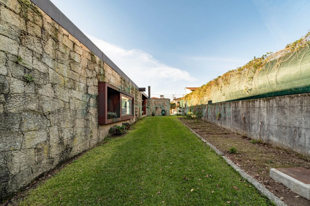 Moradia T4 para Venda em Seide Foto 68