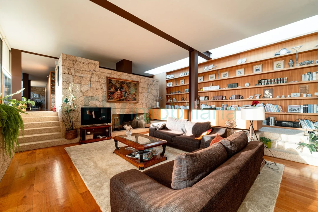 Moradia T4 para Venda em Seide Foto 10