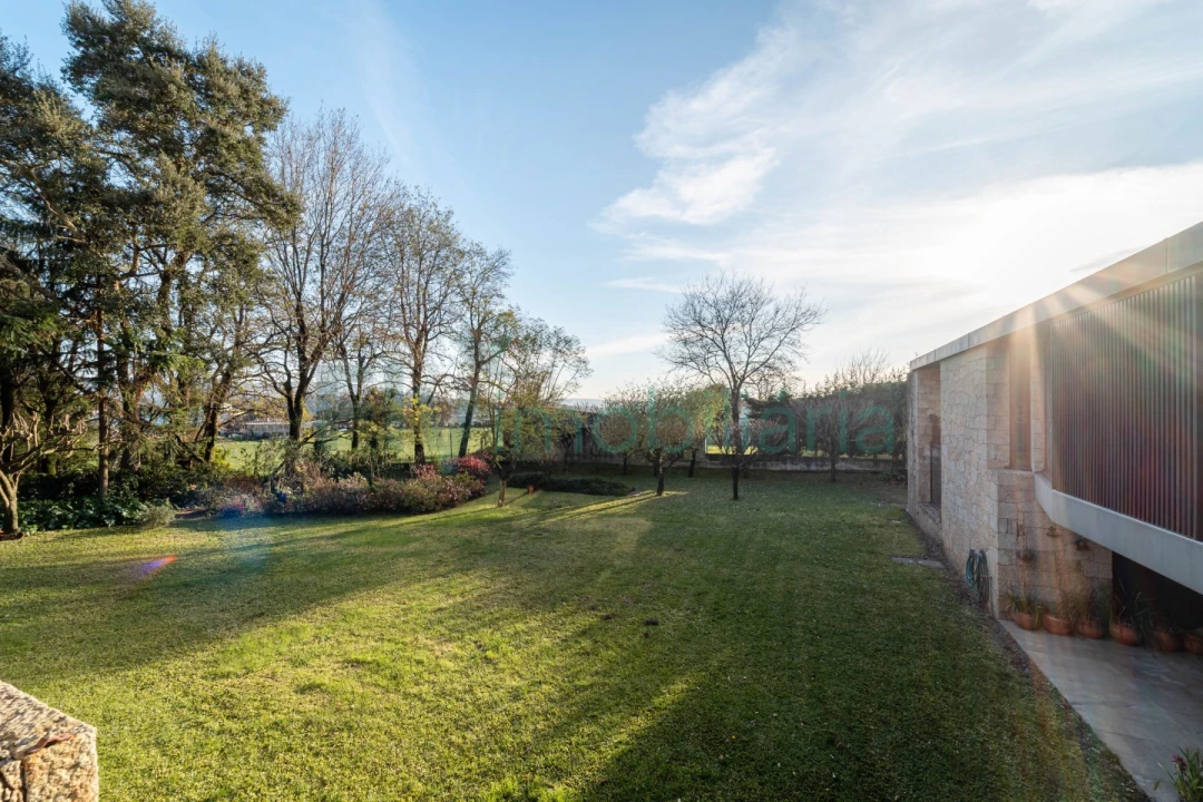 Moradia T4 para Venda em Seide Foto 102