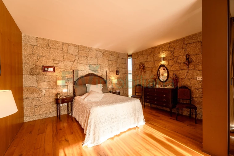 Moradia T4 para Venda em Seide Foto 19