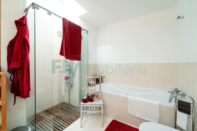 Moradia T4 para Venda em Seide Foto 29