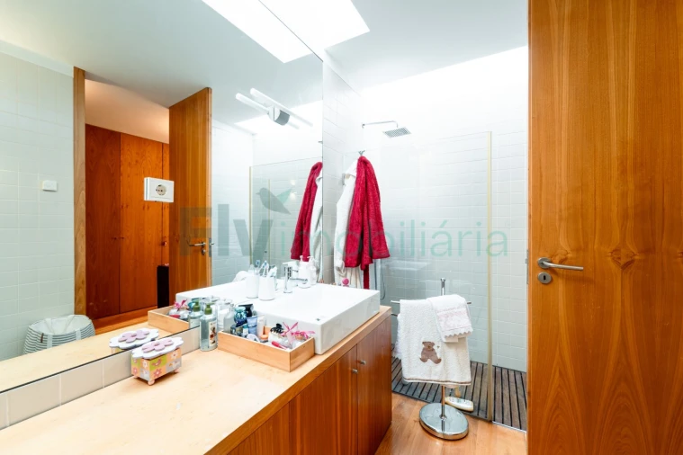 Moradia T4 para Venda em Seide Foto 32