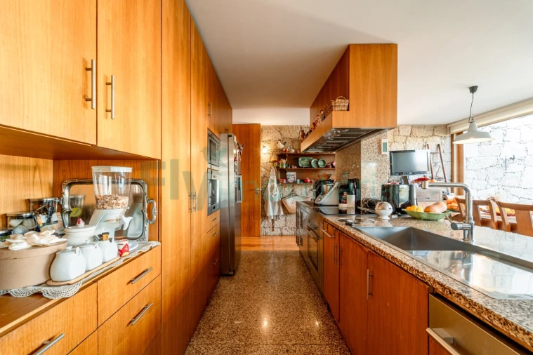 Moradia T4 para Venda em Seide Foto 45