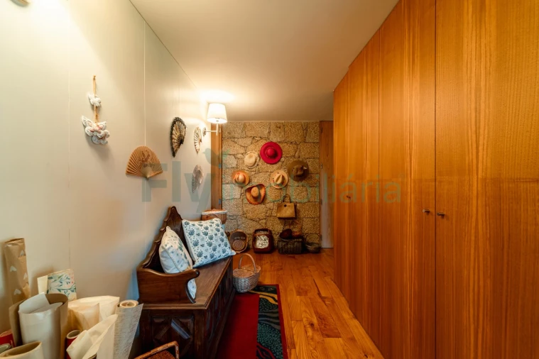 Moradia T4 para Venda em Seide Foto 53